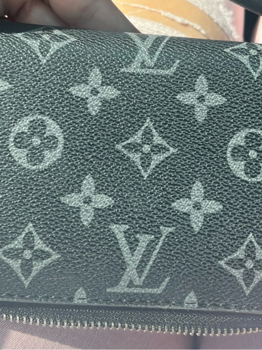 Louis Vuitton Black wallet many spaces